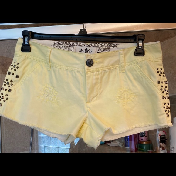 NWOT DAYTRIP SHORTS - Picture 3 of 8